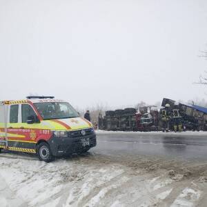 Во Львовской области перевернулся грузовик с глицерином. Фото
