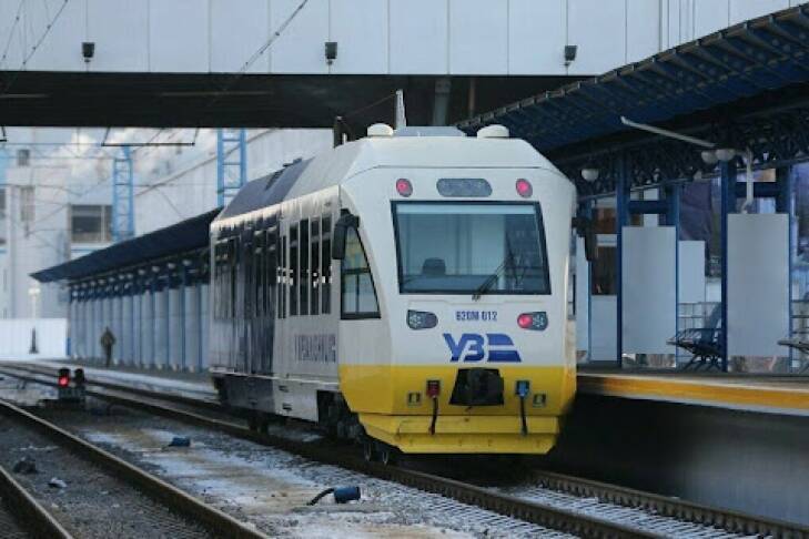 Семь областей и 28 часов в пути: в Украине начал курсировать новый поезд по самому длинному маршруту