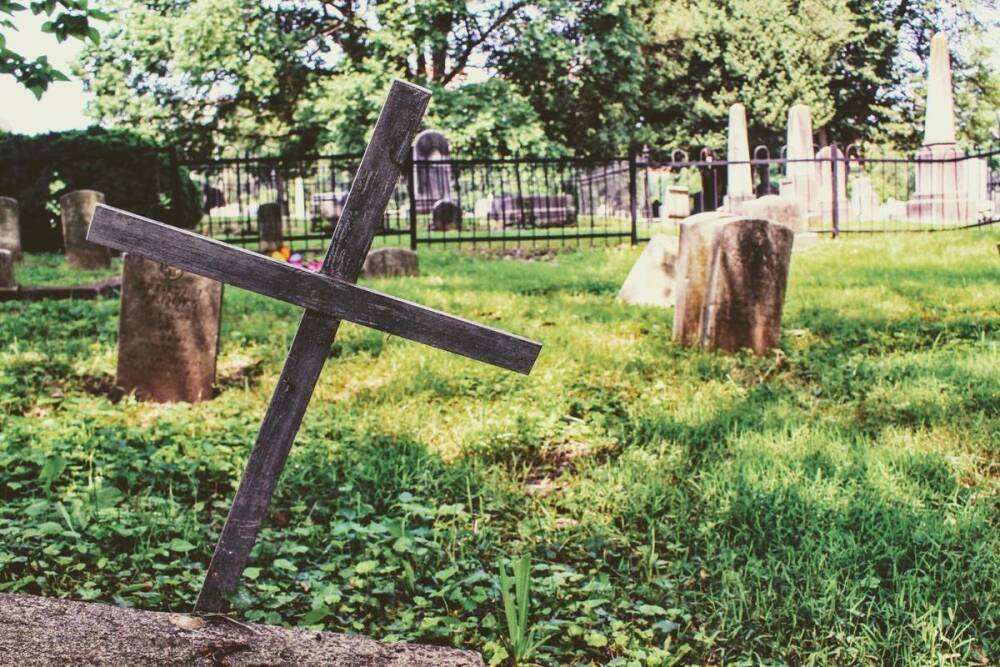 В Воронеже подозреваемый в получении крупной взятки глава городских кладбищ отказался покидать «насиженное» место
