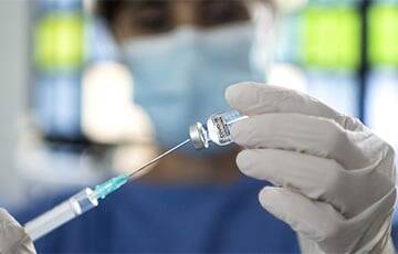 Минздрав Латвии стимулирует бустерную вакцинацию старшего поколения