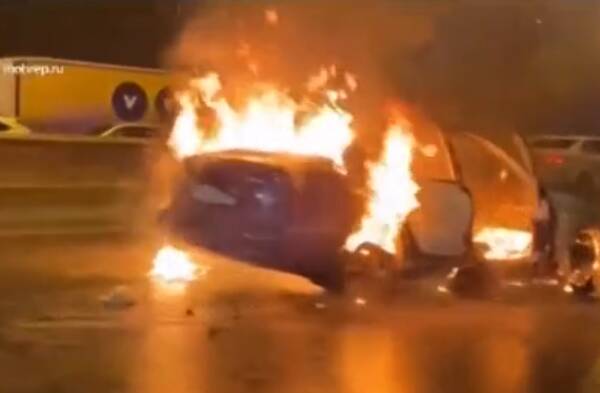 На МКАД в районе Ясенева загорелся автомобиль
