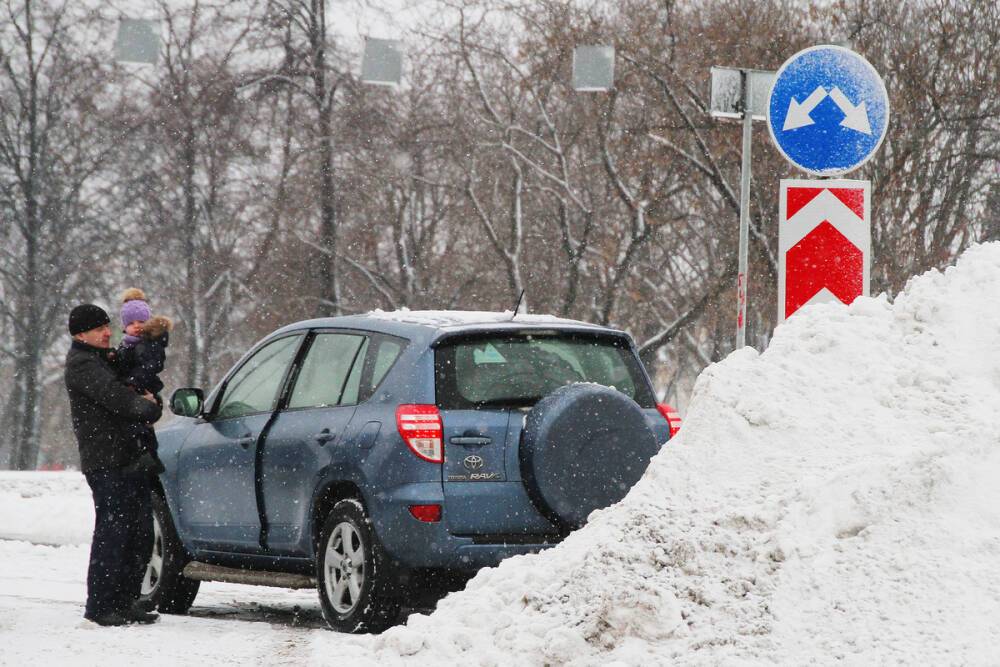 Москвичей призвали отказаться от поездок на автомобилях из-за снегопада