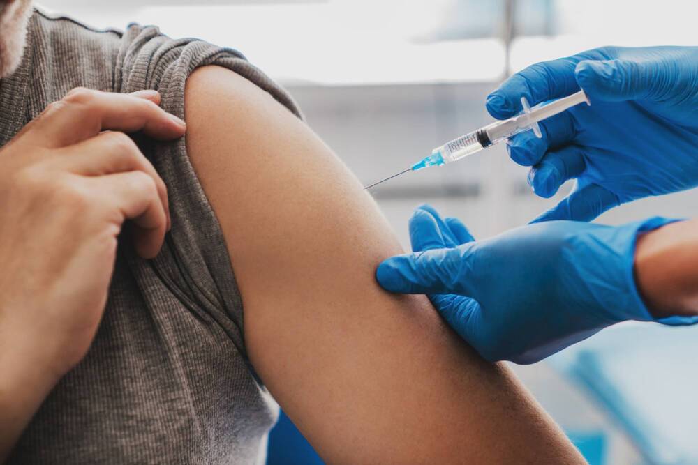 В районах Курской области вакцинировали более 90% населения