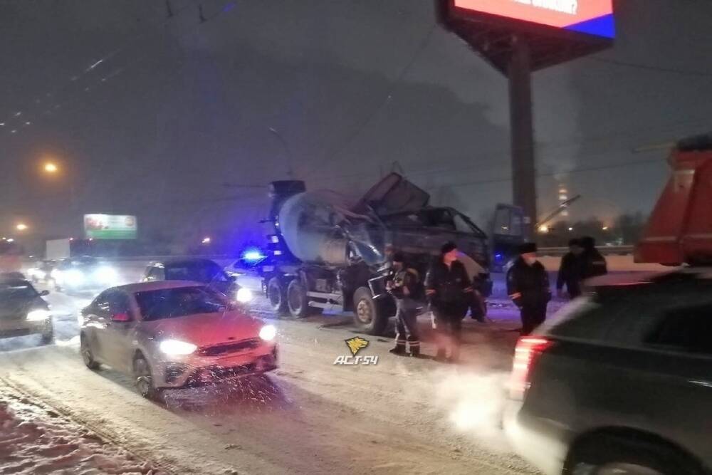 Электромонтер упал с вышки после аварии в Новосибирске