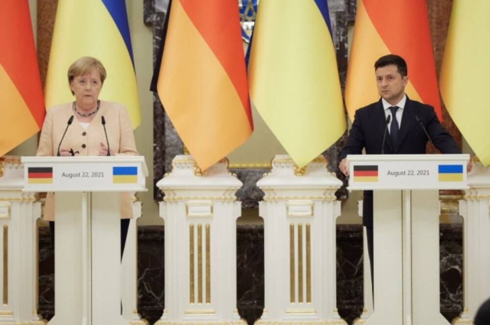 Меркель лично отказала Зеленскому в поставках оружия Украине - Bild