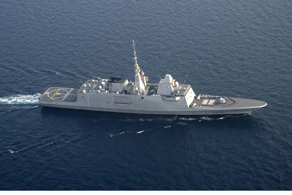 Военные РФ наблюдают за зашедшим в Черное море французским фрегатом