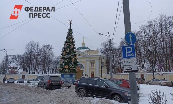 «Карусели», лифты и зоны платной парковки: почему в Петербурге нет мест для личного транспорта