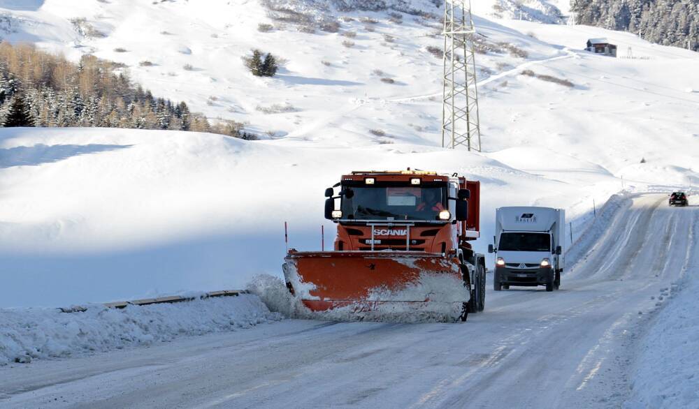 В Новосибирской области трассы от снега очищает техника с системой «Глонасс»