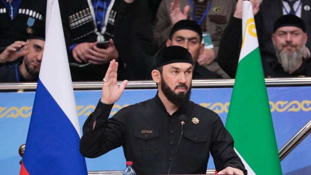 Парламент Чечни обратился к генпрокурору из-за выступления Сокурова
