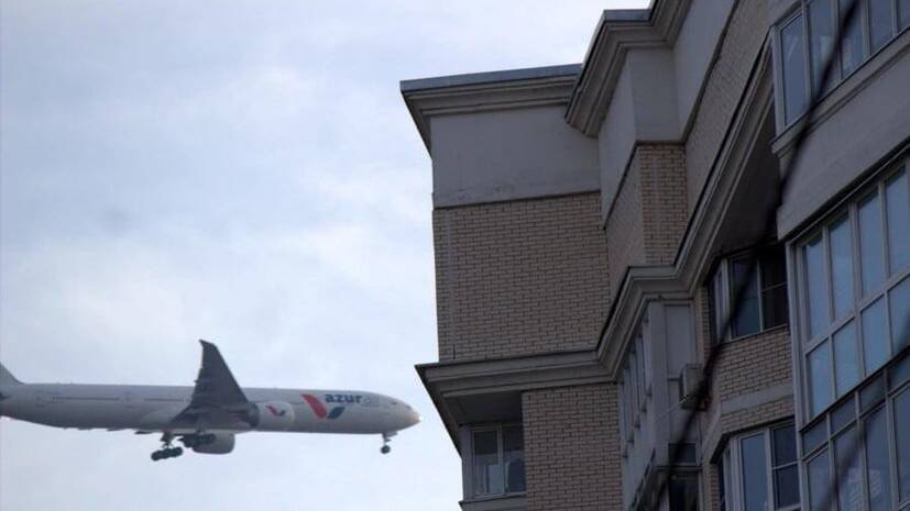 «Невозможно постоянно подстраивать маршруты полётов»: почему над спальными районами Москвы грохочут лайнеры