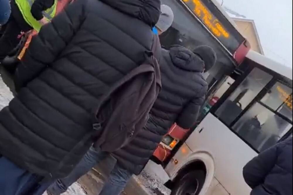В Ярославле питерский водитель автобуса спровоцировал ДТП с троллейбусом