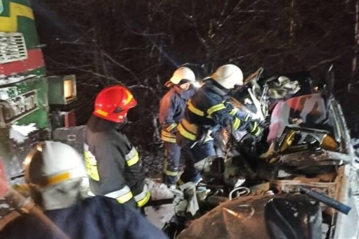 На Прикарпатье в жутком ДТП с поездом погибли двое человек