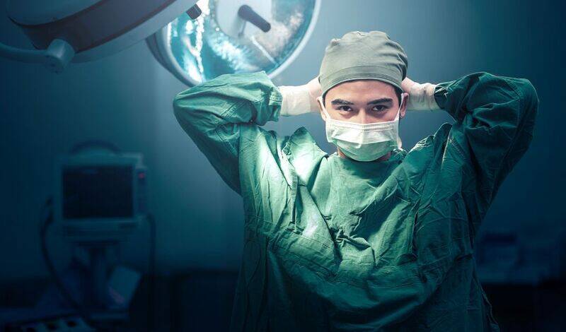 Женщины на 15% чаще умирают или получают осложнения, если их оперирует хирург-мужчина