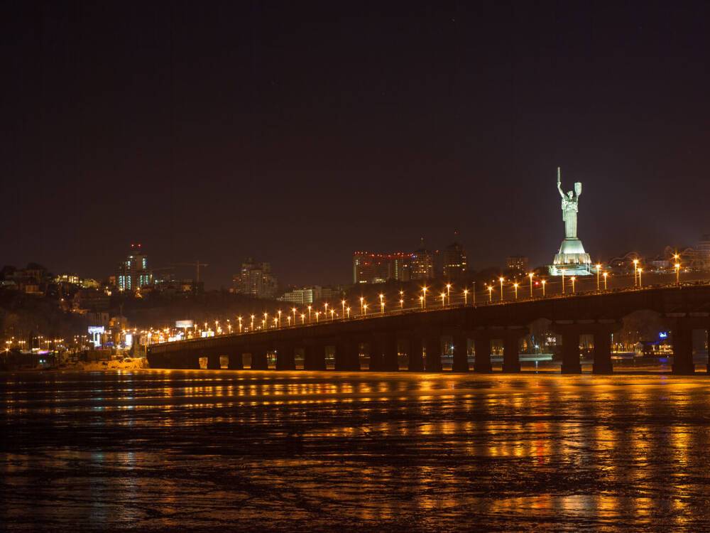 В Киеве мост Патона решили озеленить в декабре почти за полмиллиона грн