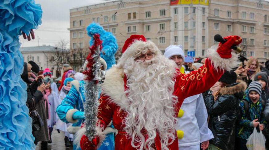 Дед Мороз, ростовые куклы, много музыки и веселья: в Могилеве стартовала акция "Наши дети"