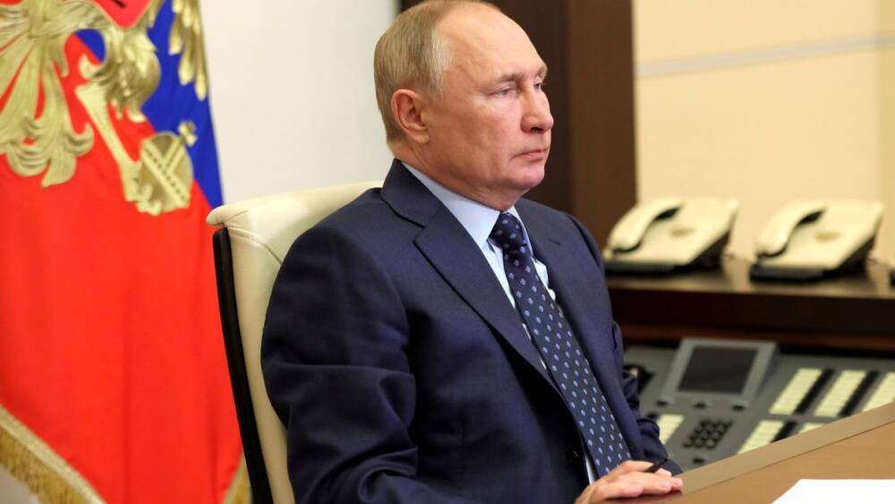 Путин призвал удвоить выплаты медикам за работу в новогодние праздники