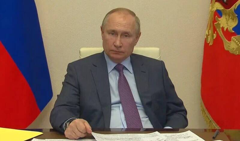 Путин высказался против введения ограничений с QR-кодами под Новый год