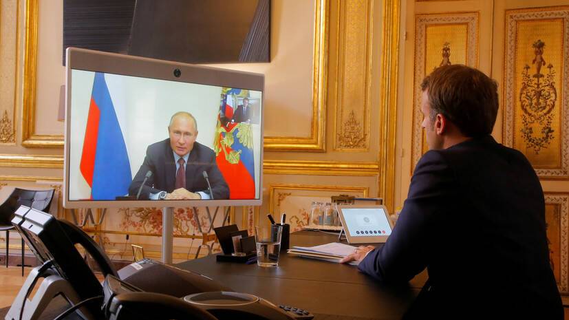 Путин заявил Макрону о важности обсуждения ЕС и Минском проблем на границе Белоруссии