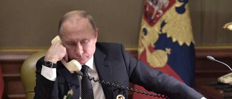 Путин заявил Макрону о нарушении Киевом Минских соглашений