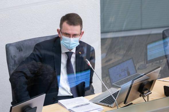Интерпелляция министру здравоохранения Литвы провалилась, Дулькис остается на должности