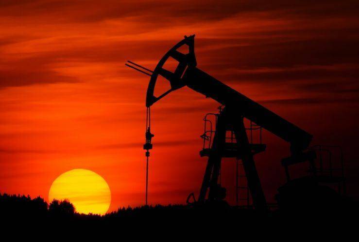 Нефть дешевеет на данных о ее запасах в США