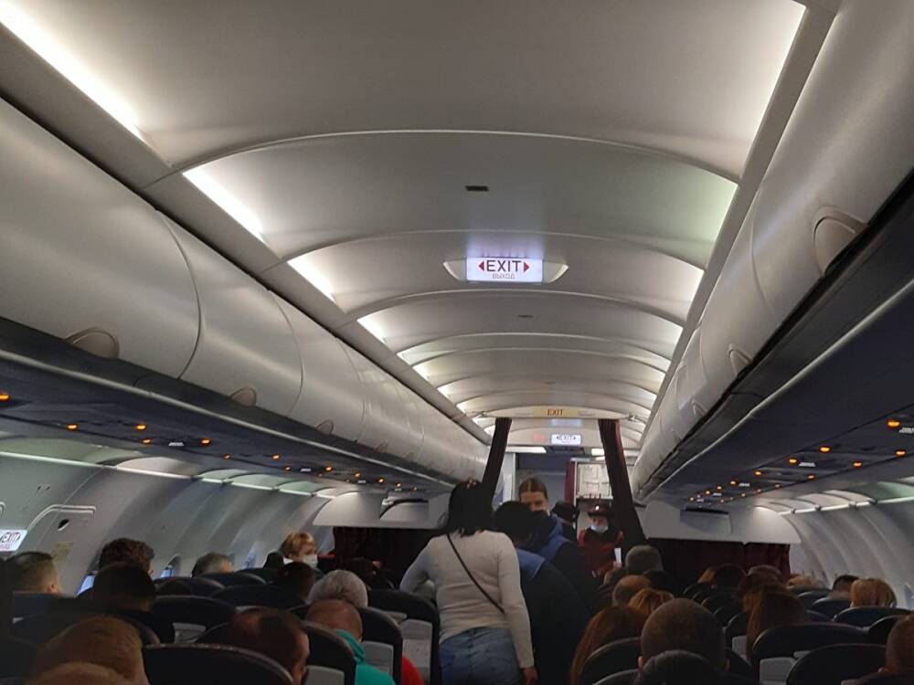Самолет Екатеринбург–Москва срочно сел в Нижнем Новгороде: пассажиру стало плохо