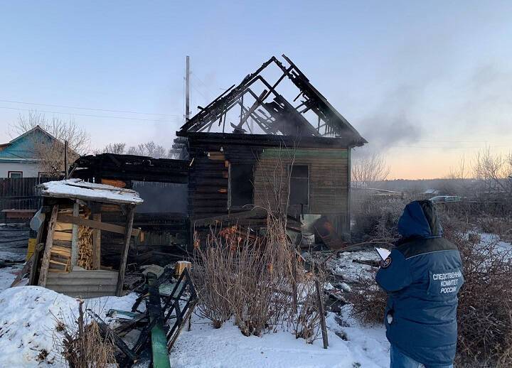 Семья с двумя детьми погибла при пожаре в Амурской области из-за проводки