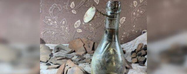 В Ростове при раскопках археологи обнаружили старинную бутылку с запиской 1901 года