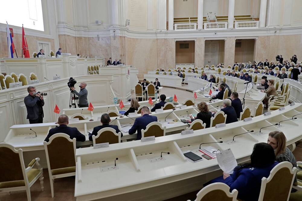 Петербургские депутаты поддержали идею единоросса о моратории на сотовые вышки