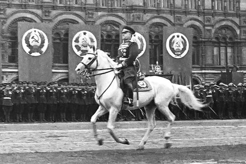 Почему Сталин отказался принимать первый Парад Победы на Красной площади - Русская семерка