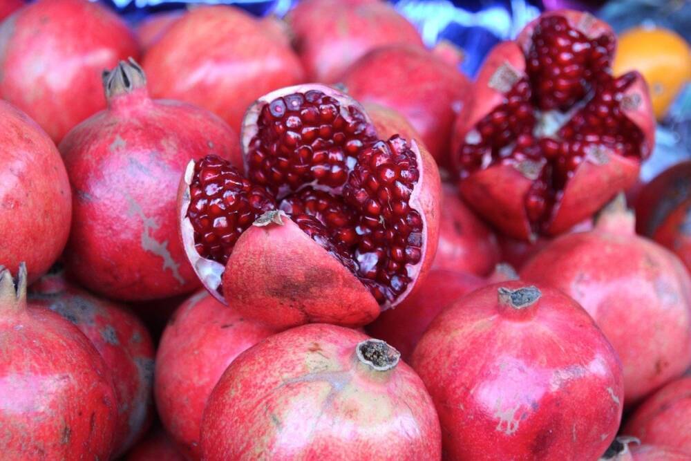 Более 90 кг незаконно ввезенных орехов и фруктов уничтожили в нижегородском аэропорту