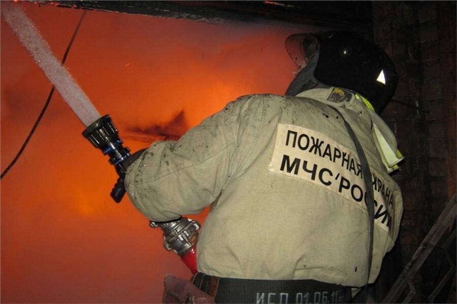 В двух районах Астраханской области одновременно загорелись два дома