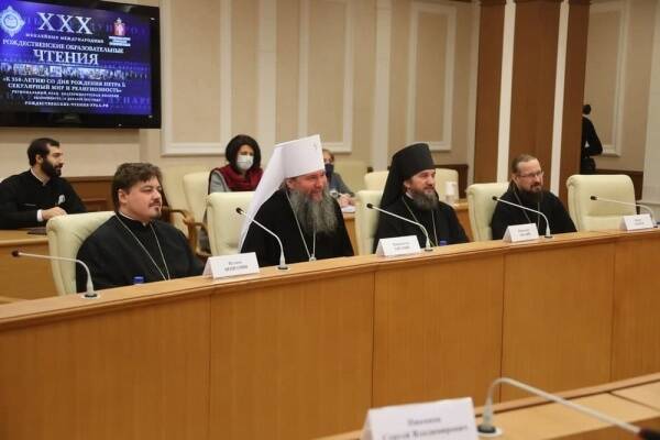 В рамках регионального этапа Рождественских встреч в Екатеринбурге прошла встреча митрополита Евгения и депутатов свердловского парламента