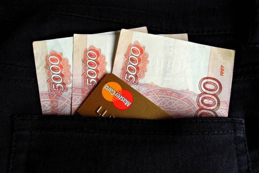 Более 2,5 млн рублей лишились жители Псковской области после общения с мошенниками