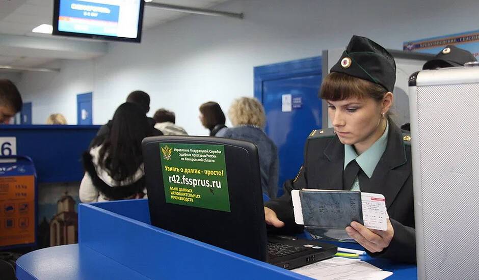 Российские власти упростили должникам выезд за границу