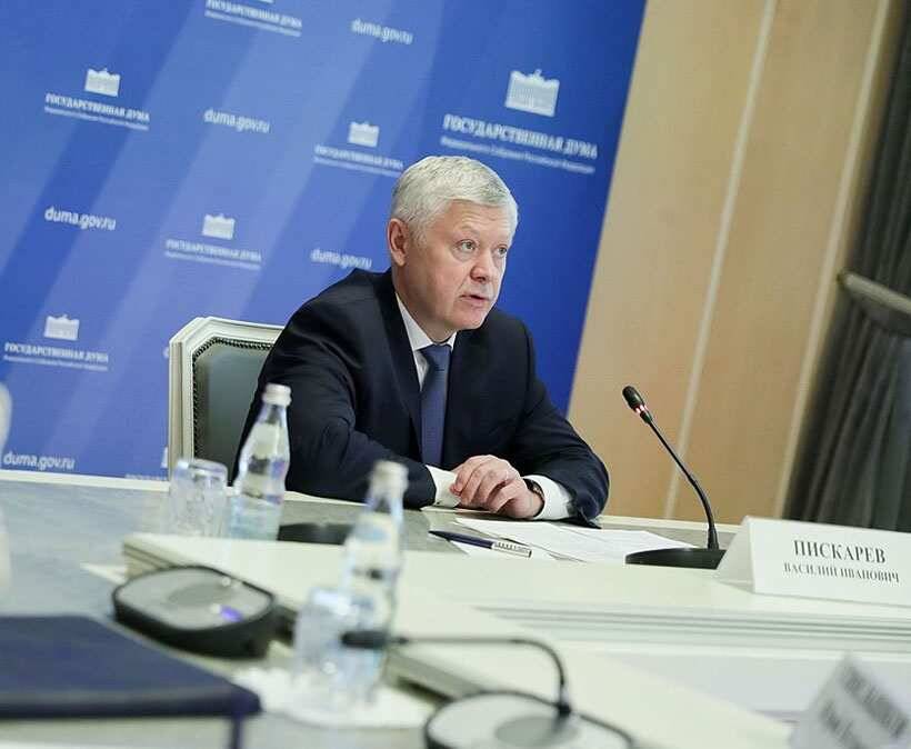 Депутат Пискарёв пообещал проверить данные об иностранном финансировании противников QR-кодов