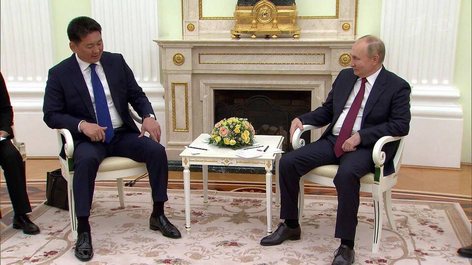 Владимир Путин в Кремле провел переговоры с президентом Монголии Ухнагийн Хурэлсухом