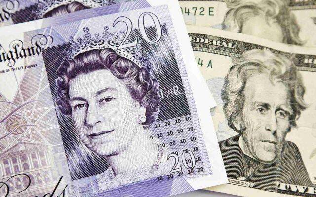 Фунт лиха: доллар рухнул по отношению к курсу британской валюты