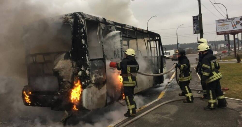 В Киевской области загорелась маршрутка, в которой ехали 20 пассажиров (ФОТО, ВИДЕО)