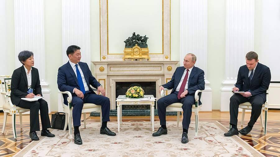 Путин назвал позитивным характер переговоров с президентом Монголии