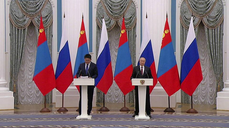Президент Монголии Ухнагийн Хурэлсух свой первый зарубежный визит совершил в Россию