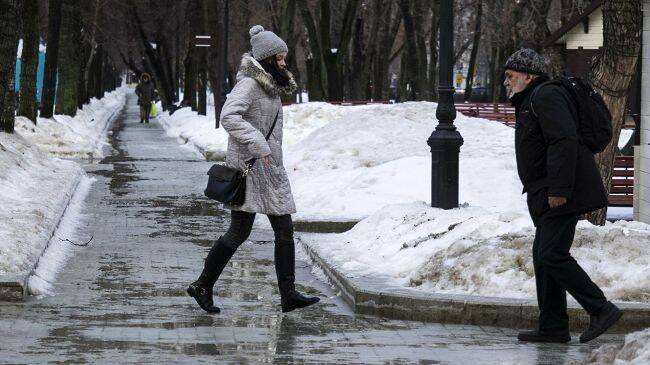 Синоптики прогнозируют осадки и гололед в Москве 17 декабря