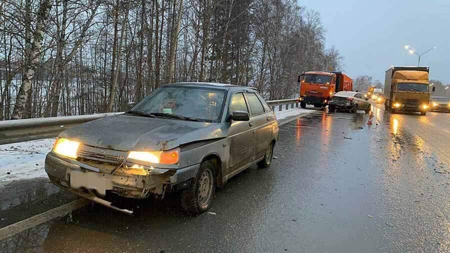 В трех ДТП под Уфой столкнулись 15 машин