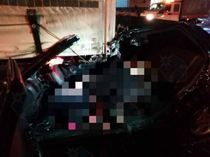 Фото: Hyundai Accent столкнулся с грузовиком в Ям-Ижоре – водитель легковушки погиб