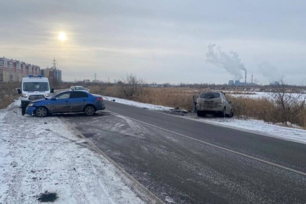 В Челябинске при столкновении двух автомобилей пострадали водитель и ребенок
