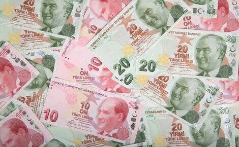 Турецкая лира обесценилась по отношению к доллару до рекордного минимума