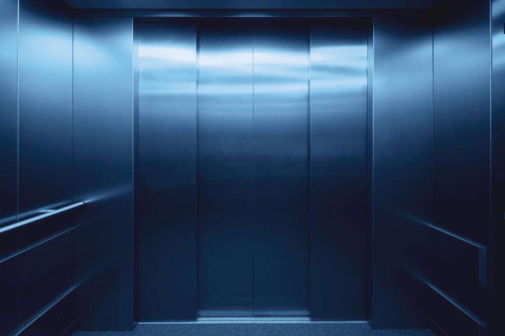 Лифт в "Москва-Сити" пролетел 13 этажей с пассажиром внутри