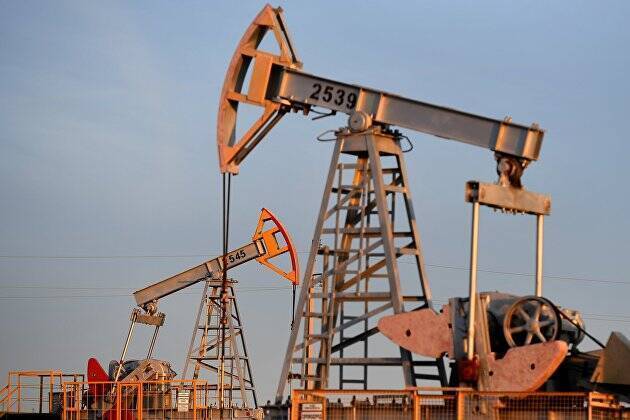 Нефть дешевеет уже на 2% на ожиданиях снижения спроса на сырье