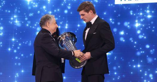 Ферстаппену вручили чемпионский кубок «Формулы-1» сезона 2021 года