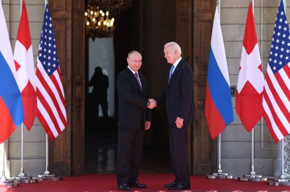 Песков: Путин и Байден не друзья, но тон их переговоров - уважительный